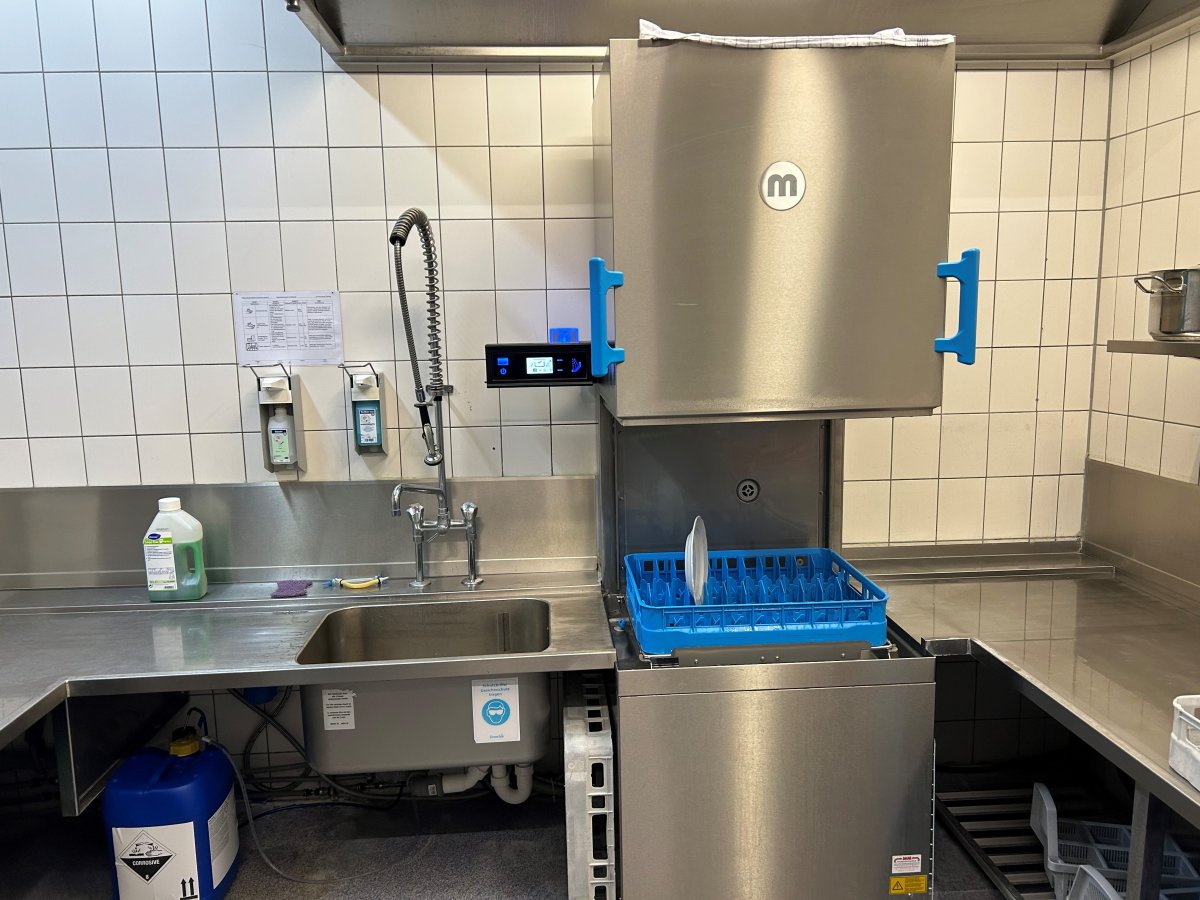 Installierte Großküche – Referenzprojekt MM Großküchentechnik in Schwerin und Umgebung (Bild 1)
