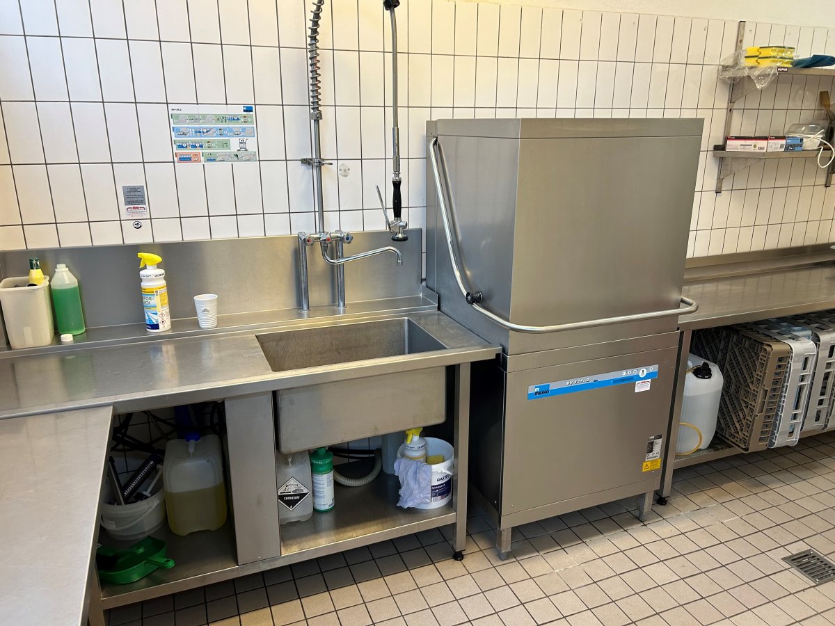 Ausgabetheke aus Edelstahl – Referenzprojekt MM Großküchentechnik in Schwerin und Umgebung (Bild 5)