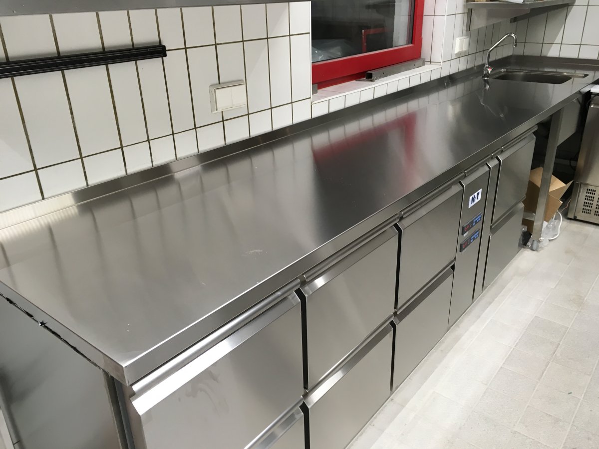 Ausgabetheke aus Edelstahl – Referenzprojekt MM Großküchentechnik in Schwerin und Umgebung (Bild 13)