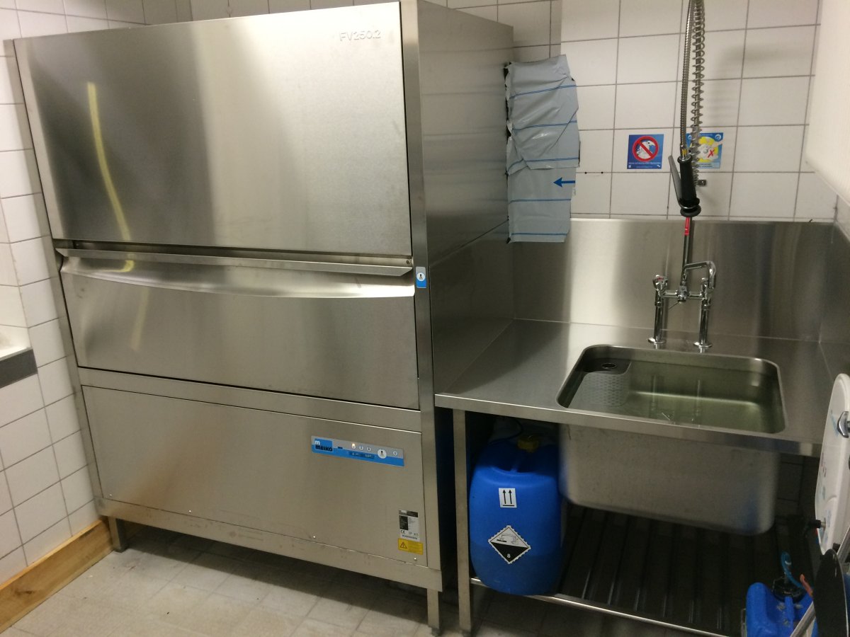Edelstahl-Arbeitsbereich – Referenzprojekt MM Großküchentechnik in Schwerin und Umgebung (Bild 26)