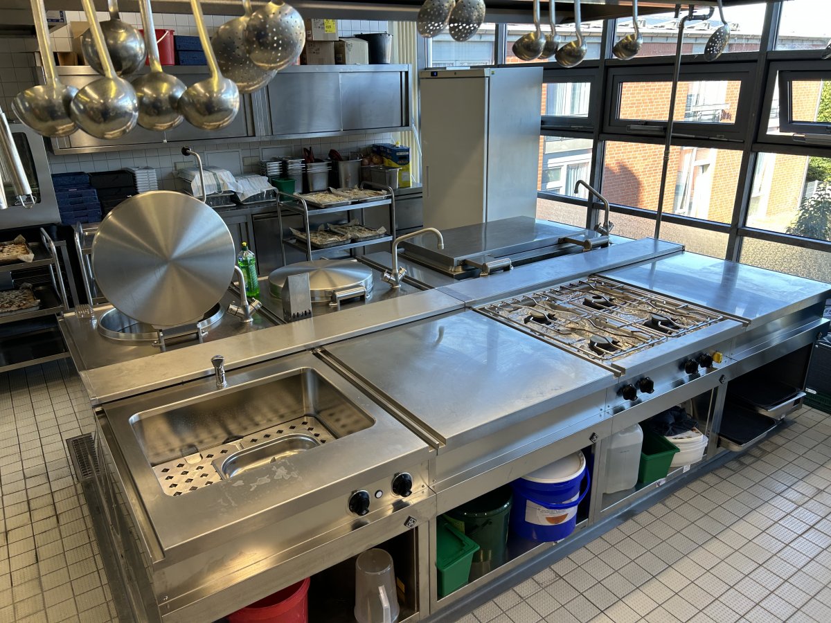 Edelstahl-Arbeitsbereich – Referenzprojekt MM Großküchentechnik in Schwerin und Umgebung (Bild 34)